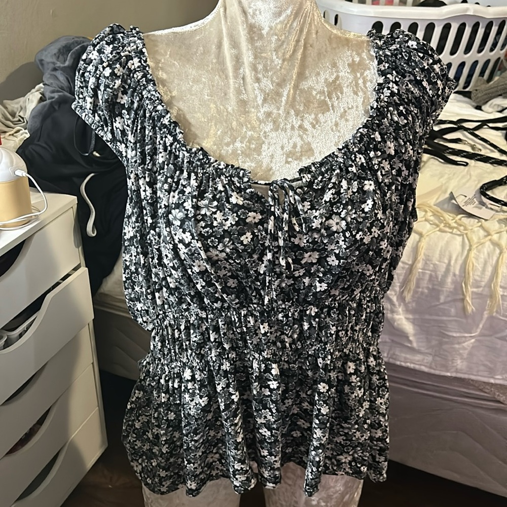 Old navy blouse